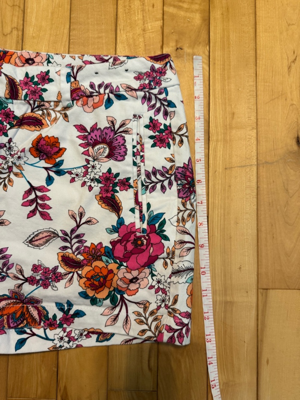 a.n.a Floral Print White Women's Twill Shorts size 16 - Picture 4 of 7